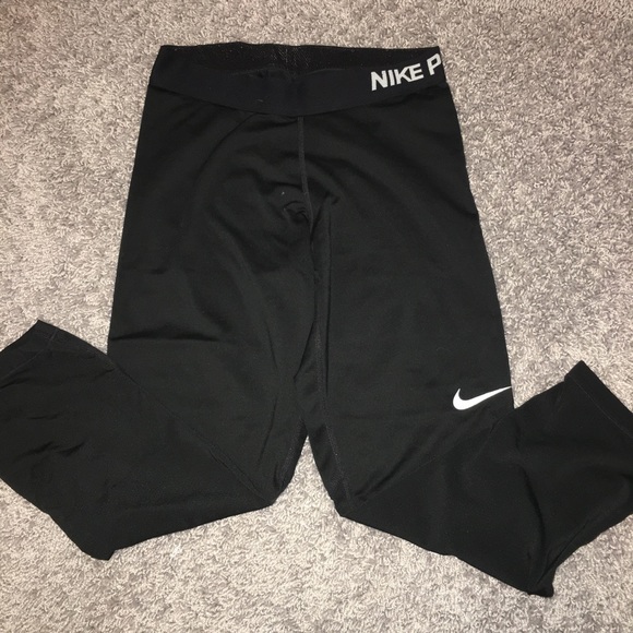 Nike Pants - Nike cropped leggings